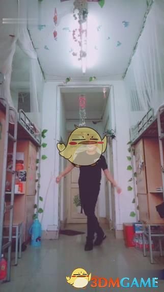 妈妈陪读十年将自闭症儿子培养成调律师